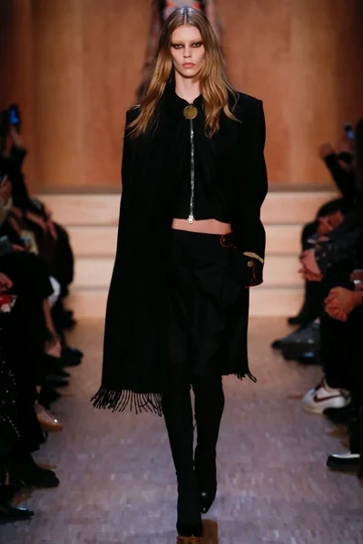 Look 13